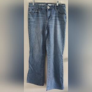 DKNY women's misses size 8 s/c light wash blue jeans. Bootcut. Straight stretch